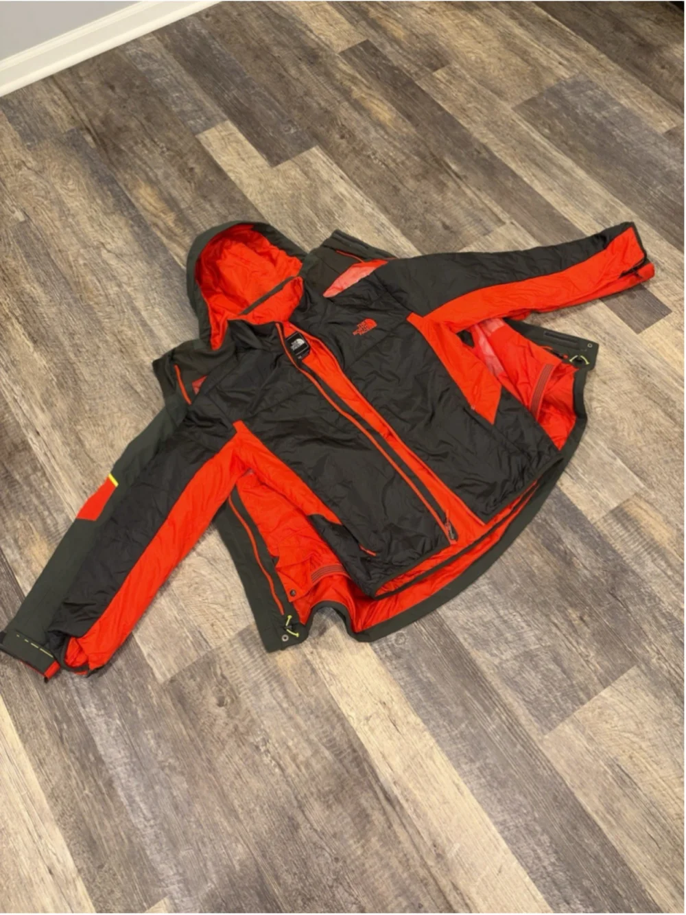 The North Face 3-in-1 HyVent Ski Snow Jacket Coat Mens Medium Black Red